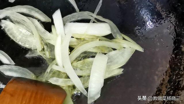 辣椒炒鸡蛋的做法，最简单的辣椒炒鸡蛋的做法（简单又下饭的青椒炒鸡蛋）