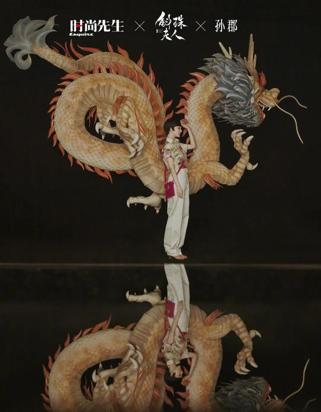 李宇春女装图片，李宇春穿搭卫衣（时尚大片红黑榜）