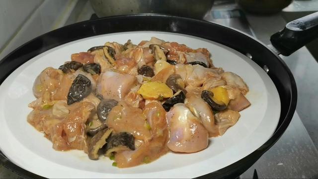 鸡肉怎么做好吃又简单，鸡肉怎么做才好吃最简单的做法（教你鸡肉的家常做法）