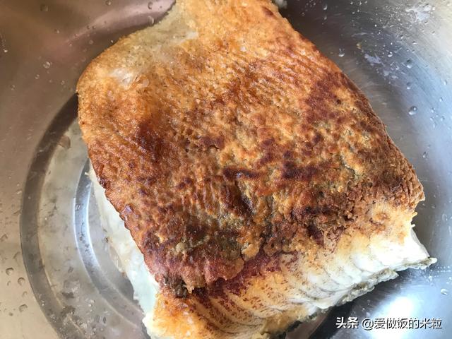 家常炖鲢鱼怎么做好吃，这样炖鱼不粘锅