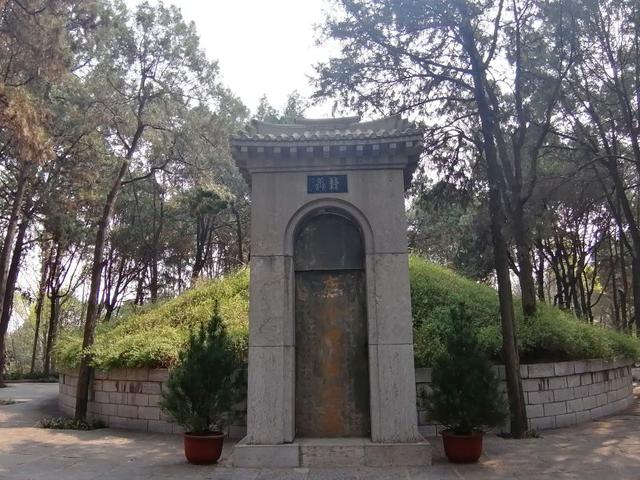 白居易活了多少岁，白居易死于几几年（白居易一首闲适诗）