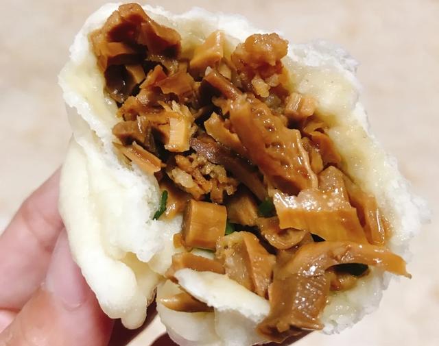 老笋干炒腊肉正宗做法，埋藏在儿时记忆里的那道笋干炒肉