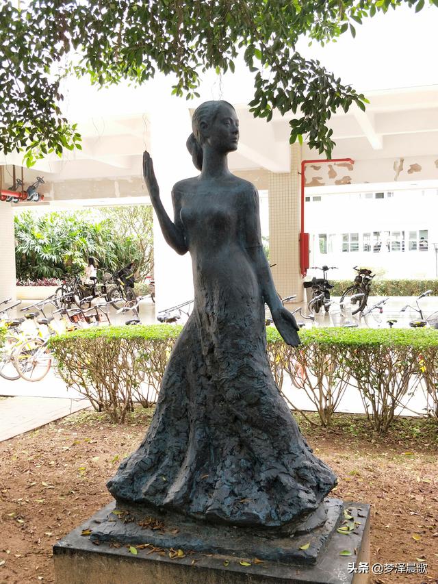 美丽大方的校园，郑州市创新实验学校金桂街校区开展“最美教室”活动