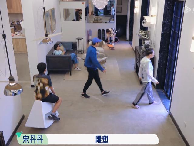 郭麒麟亲妈去哪里了，郭麒麟生母胡中惠长啥样