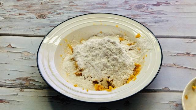 煮汤圆是冷水下锅还是热水下锅，汤圆是冷水下锅还是热水下锅好（难怪汤圆总是露馅）