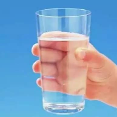 晨起空腹喝水的好处，每天早上空腹喝水的好处（空腹喝水的8个好处）