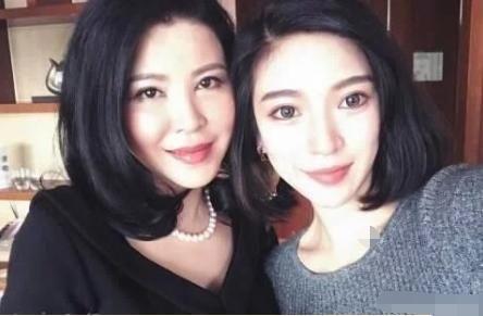 杭天琪在历届春晚演唱，曾9登春晚舞台的西北歌后杭天琪