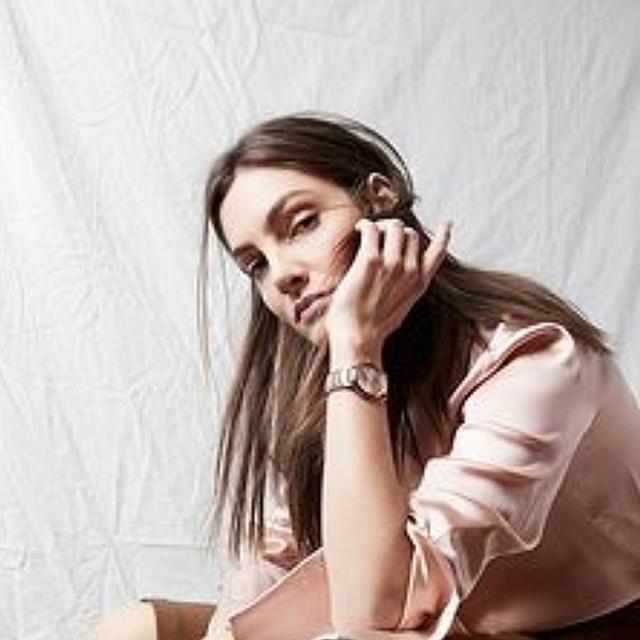 女生手表戴左手还是右手，女生戴手表一般戴左手还是右手