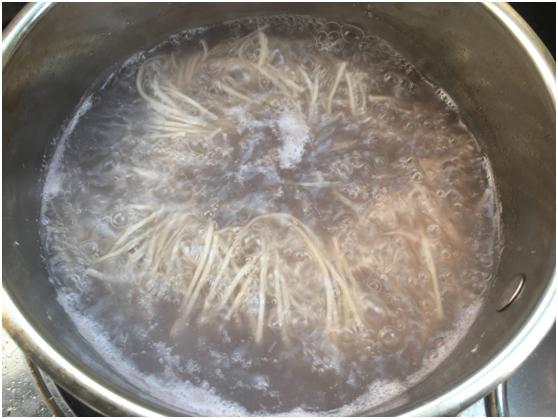 直接加麻酱就错了，麻辣拌麻酱调制方法