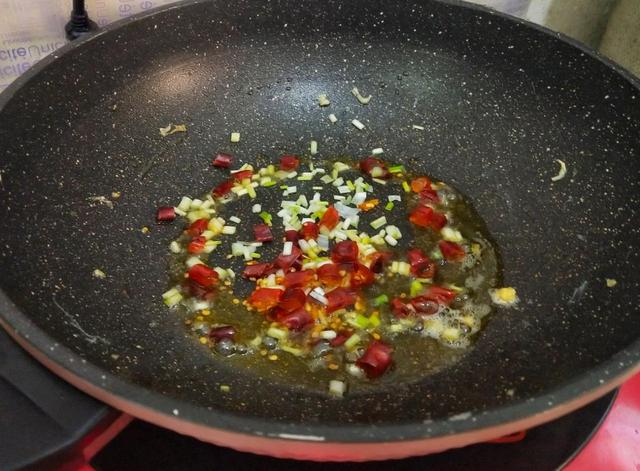 蚝油西葫芦炒鸡蛋怎么做，西葫芦炒鸡蛋鲜美可口