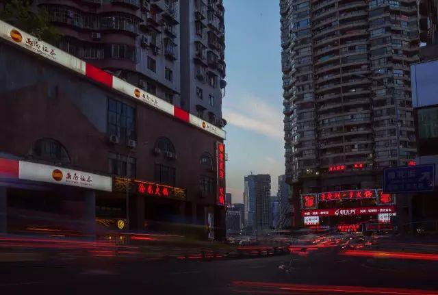 后期全景接片及堆栈操作，并不一定需要昂贵的移轴镜头一样做到