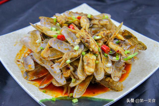 蒜蓉蛏子的做法，蒜蓉蛏子好吃简单快来试着做吧（香辣蛏子这样做）