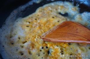 咸蛋黄炒土豆丝，正宗咸蛋黄土豆丝（土豆丝搭配咸蛋黄一起炒）