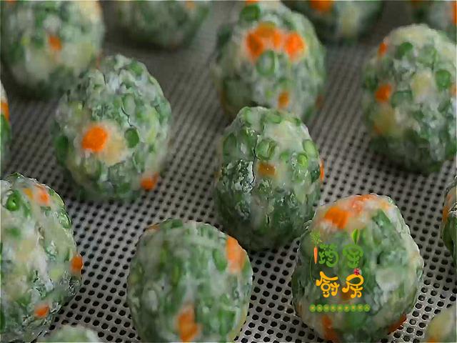 蔬菜丸子的做法，蔬菜丸子怎么做到外酥里嫩（蔬菜丸子这样做太好吃了）