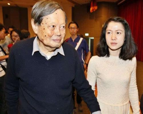翁帆为什么嫁给杨振宁天涯八卦网，翁帆为何要嫁给杨振宁