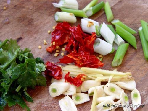 红萝卜羊肉的正宗做法，这才是胡萝卜和羊肉最绝的做法