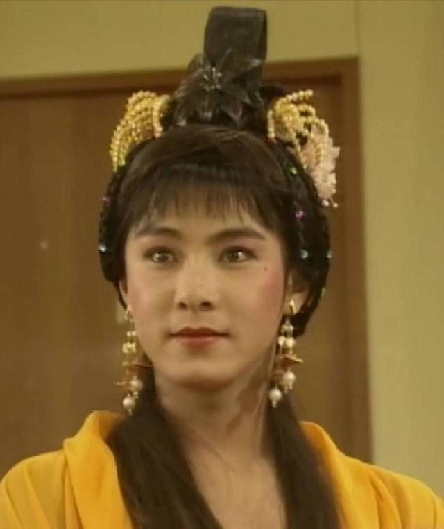 男星女装造型有多美，王一博《街舞5》穿女装