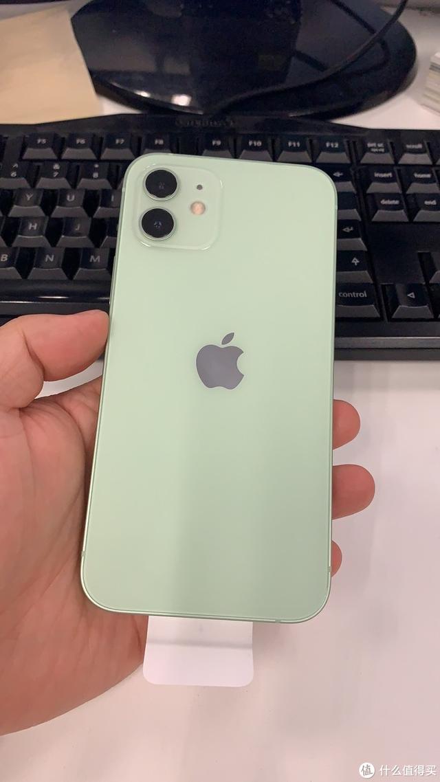 iphone12分冷暖屏么，暖屏让我心发慌