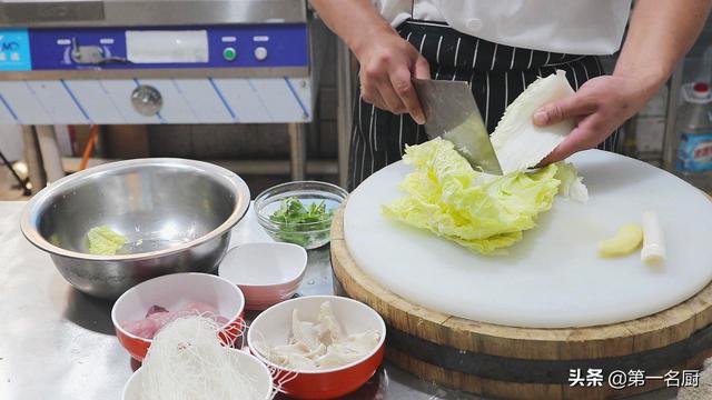 白菜肉丸子汤正宗做法，厨师长教你做白菜肉丸汤家常做法
