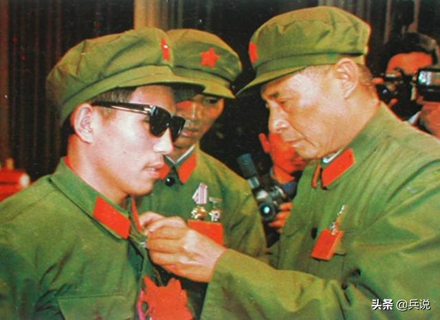 对越自卫反击战总指挥，对越自卫反击战西线指挥员是谁