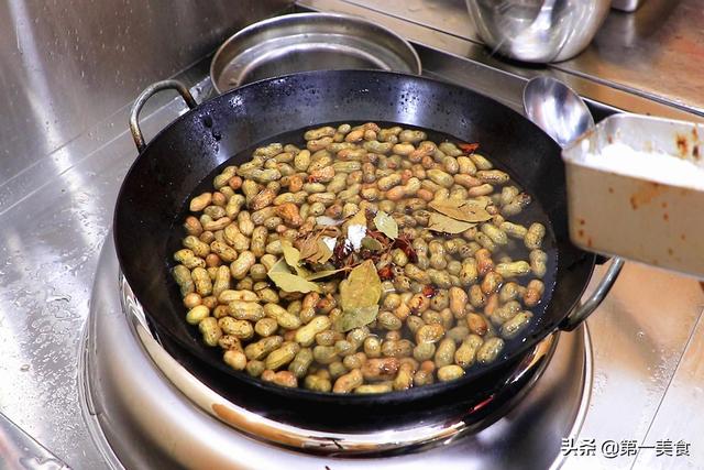 做水煮花生只放盐做错了，水煮五香花生正确做法