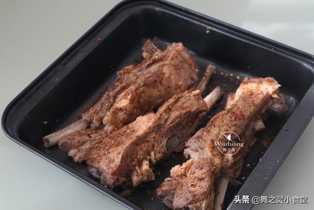 如何把羊排烤得外酥里嫩，几块钱做一道外酥里嫩多汁烤羊排