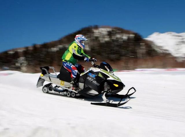山东哪里有冰雪大世界，山东青州游客冰雪世界享清凉