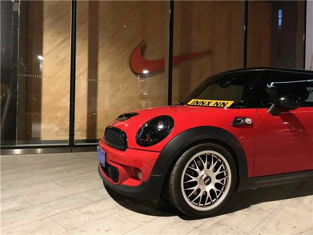 自从玩了MINI Cooper S，身边的小姐姐就越来越多了！