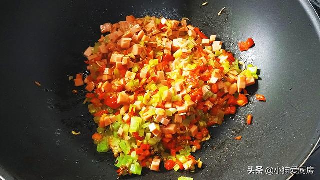 蛋炒饭的制作过程，如何制作超级美味的鸡蛋炒饭