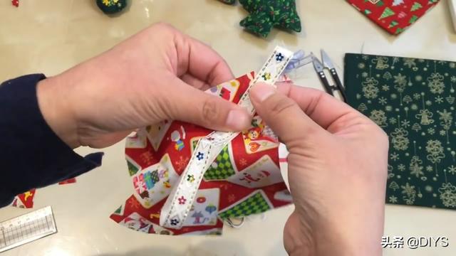 新年礼物怎么做手工，如何手工自制新年礼物