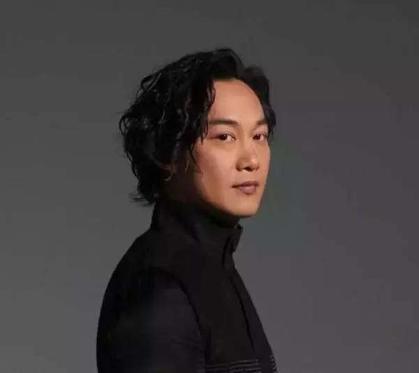 小脸型适合什么样的发型图片，看脸型选发型才是王道（量感小的脸型适合的发型）