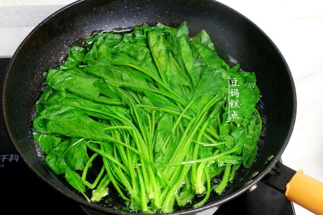 菠菜怎样凉拌着好吃，这样凉拌更好吃