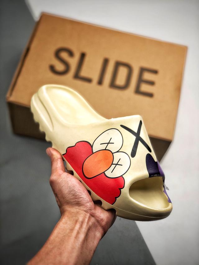 yeezy拖鞋怎么样，Yeezy拖鞋利与弊究竟为何贵