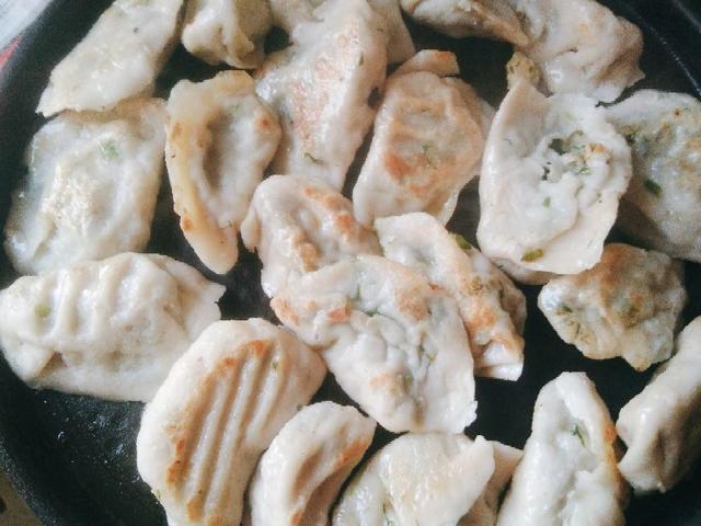 生煎饺子怎么煎又脆又香酥，剩饺子这样煎着吃