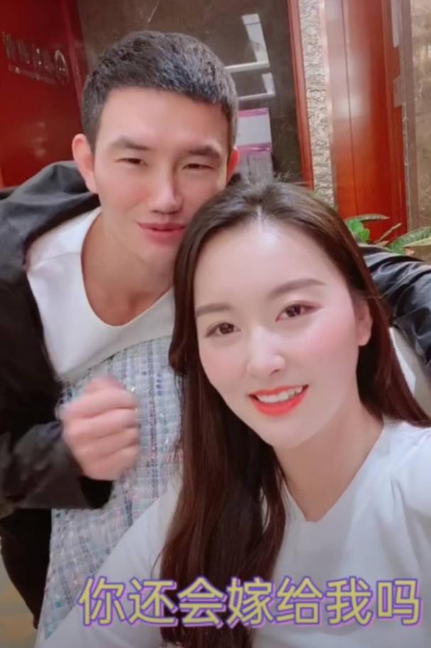 嘎子哥老婆近照曝光，某明星炫富炫美妻炫绯闻