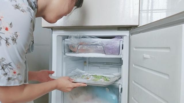 制作超级简单的芒果牛奶冻，牛奶芒果冻的QQ弹弹