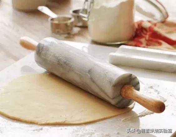 擀面杖如何制作，有时候擀面杖也能做出艺术甜品