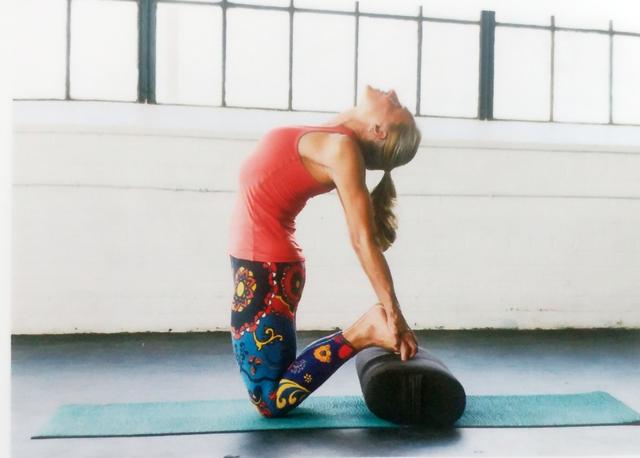 瑜伽骆驼式及各种变体，瑜伽体式猫式变体