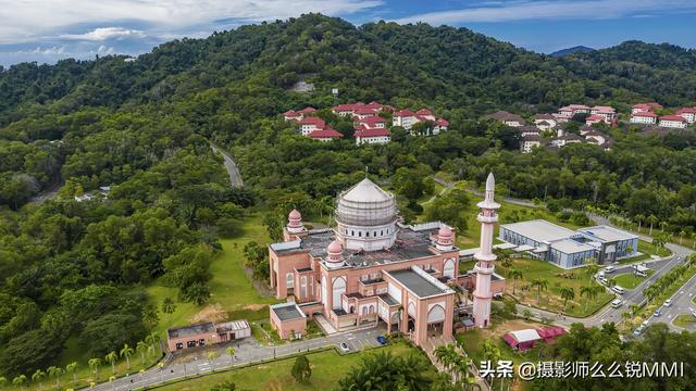 世界三大清真寺是哪三个，世界第三大清真寺缘于国王的梦
