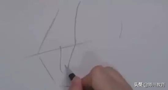 小学生画人怎么画简单又好看，1分钟画出趴下小人