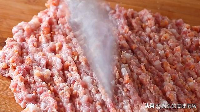 关于馄饨做法及配料最简单教程，鲜肉馄饨这样做调料
