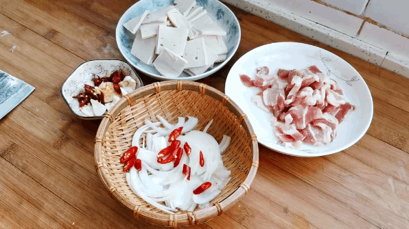 干锅千页豆腐的简单做法，大厨教你在家做干锅千叶豆腐