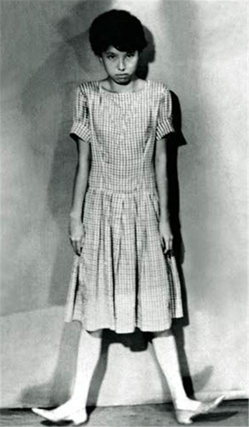 三毛的一生经历充斥着艰难，［人物］作家三毛坎坷又奇幻的一生