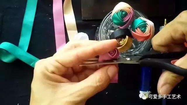 三色丝带玫瑰花朵做法大全，浪漫酷炫的三色丝带玫瑰