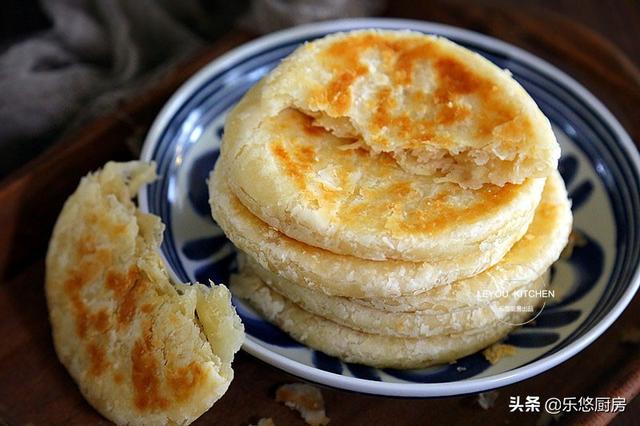 芝麻酱糖饼的做法，酥脆的糖饼怎么做（告诉你吃肉还不长胖的秘诀就是麻酱糖饼）