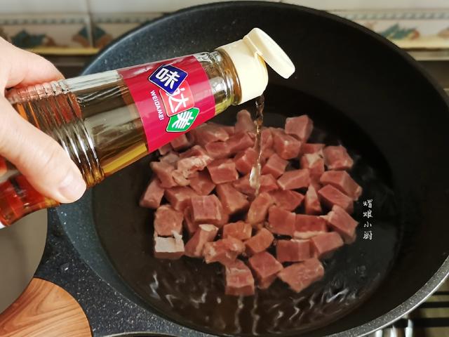 土豆炖牛肉怎么炖，土豆炖牛肉怎么做好吃易烂又不腥（土豆炖牛肉家常做法简单几步）