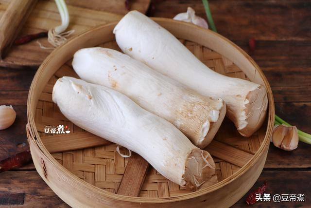 杏鲍菇要不要焯水，杏鲍菇要不要焯水再炒起沫（杏鲍菇这样做才好吃）