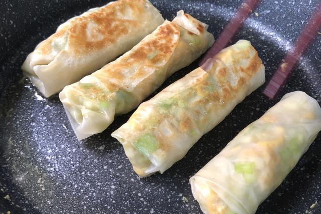 餃子皮別浪費了，教你4種創新吃法，皮脆餡香，上桌孩子們搶著吃 熱愛美食 第24张