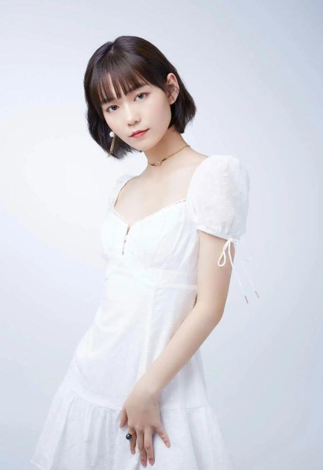 段奧娟暴瘦20斤！穿一身休閒牛仔套裝現身，「螞蟻腰」太過吸睛 娛樂八卦吃瓜 第7张