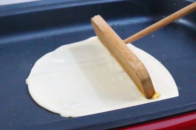 怎么样自己在家做煎饼果子，1分钟学会做煎饼果子